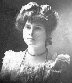 Alda Around 1900